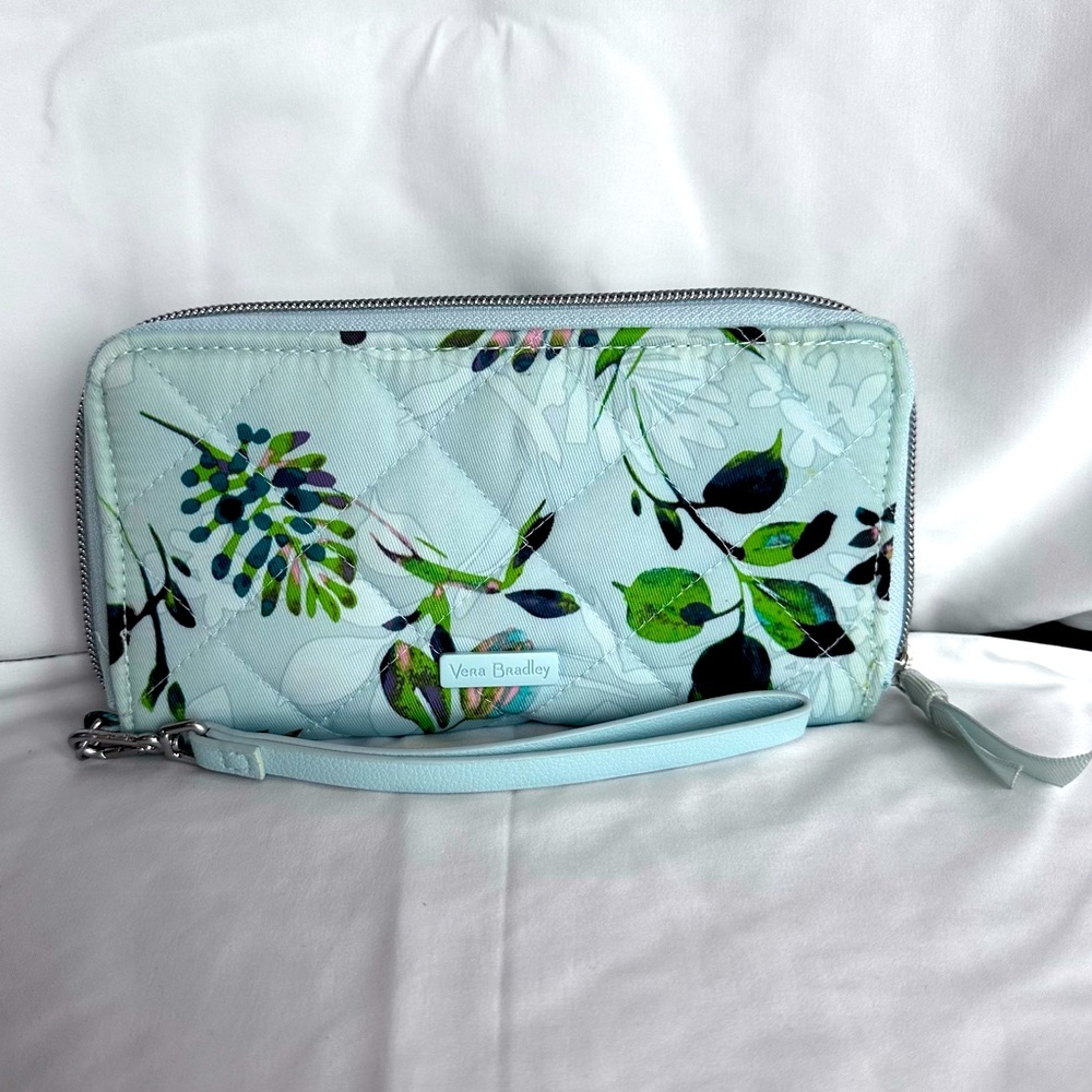 Vera Bradley - Accordion Wristlet in Seawater Blooms